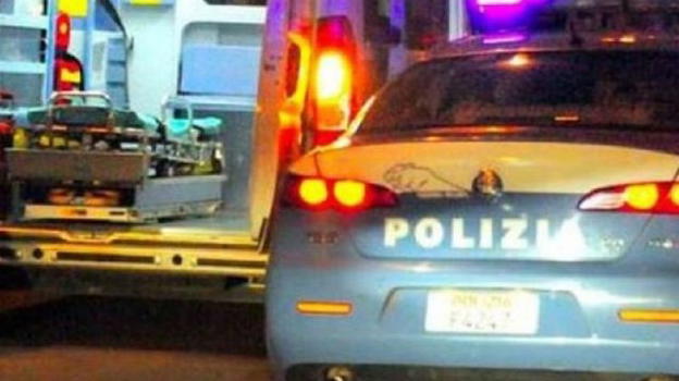 Sbanda con l’auto mentre torna da lavoro: muore una 25enne