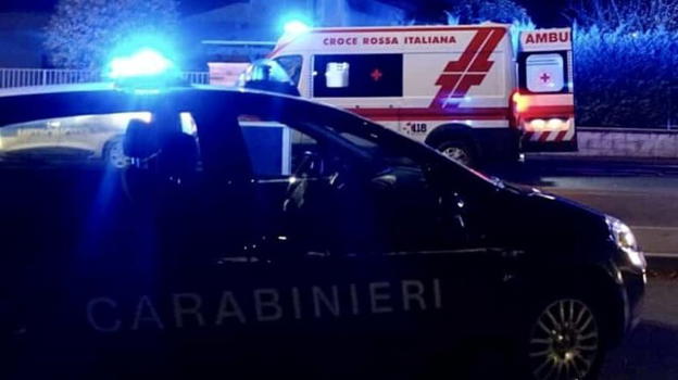 Non sopporta la malattia della moglie e la uccide soffocandola nel letto