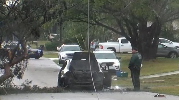 USA: 17enne muore folgorata scappando dall’auto in fiamme