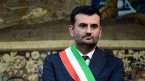 Sindaco di Bari pubblica foto di Londra senza lockdown e chiede scusa ai cittadini