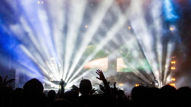 Covid: la Gran Bretagna sfida la pandemia con il concerto del 2 maggio