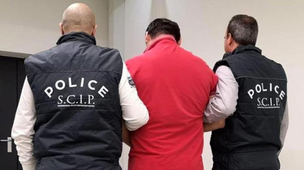 Violentava minorenni fingendosi uno psicoterapeuta: arrestato pericoloso latitante