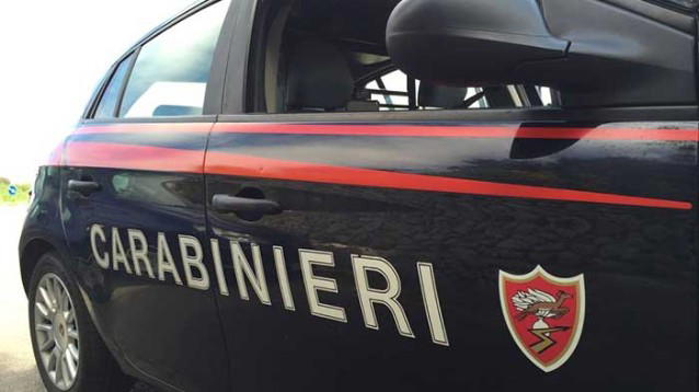 Uomo ucciso a colpi di cric e coltellate a Torre Annunziata