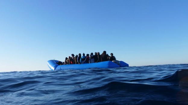 Alarm Phone: 42 migranti sono in pericolo al largo della Libia