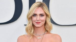 Chiara Ferragni lancia sul mercato la borsa da mare