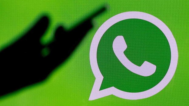 WhatsApp si tinge di rosa, ma è una truffa: attenzione a non scaricarla e come rimediare