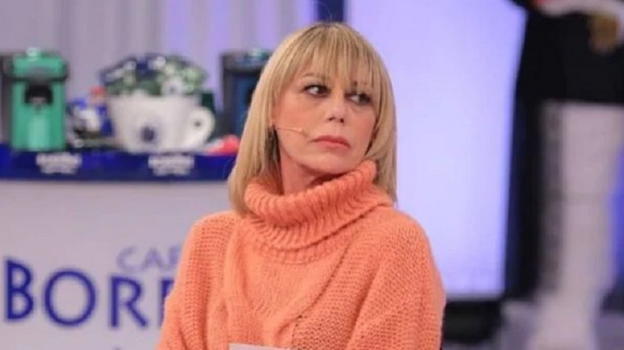 Non c’è pace per una dama di "Uomini e Donne": grave furto