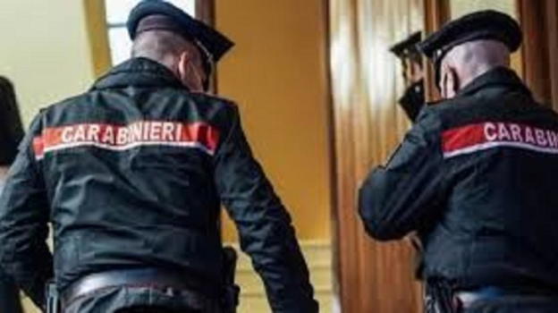 Fuoco ai capelli e sigarette spente su 3 disabili: 14enni incastrati dai video