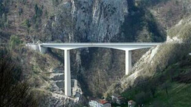 Vicenza, 20enne si suicida lanciandosi dal ponte della morte