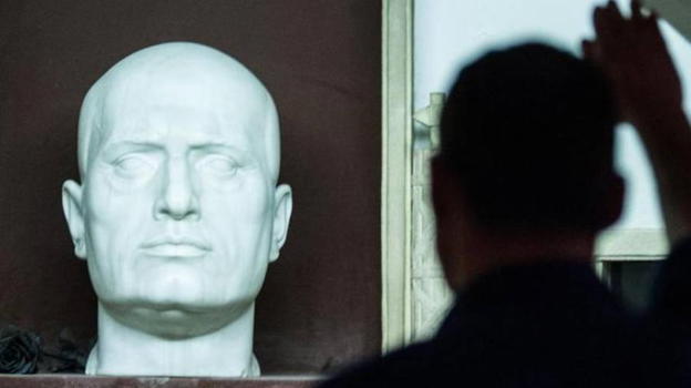 A Salò e Codogno resta la cittadinanza onoraria a Benito Mussolini: "La storia non va cancellata"