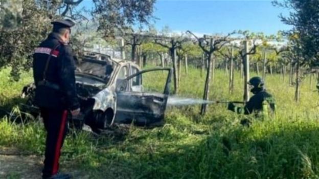 Tenta di suicidarsi dandosi fuoco in auto: salvato dai carabinieri
