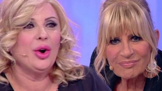 U&D, Tina e la redazione prendono in giro Gemma: ingaggiato un attore per corteggiarla