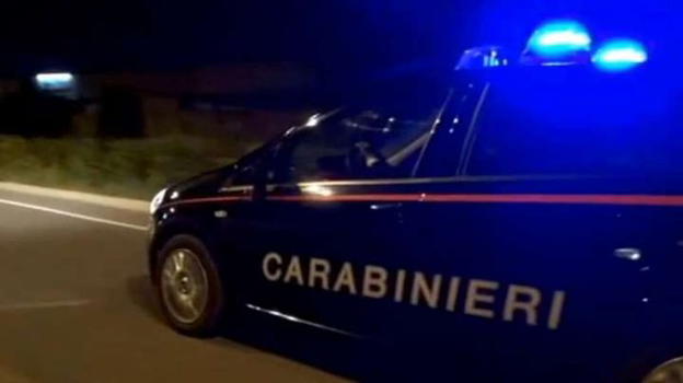 Accoltella la moglie e poi si costituisce ai carabinieri