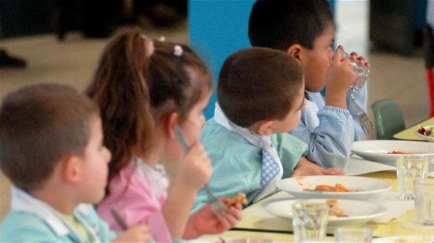 Viti nei pasti dei bambini in una mensa scolastica: presentata denuncia ai carabinieri