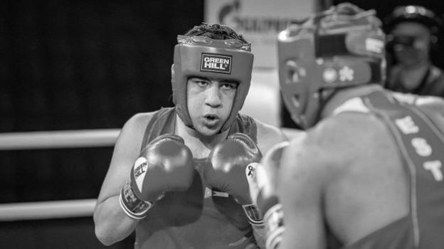 Boxe in lutto: pugile 18enne muore per i pesanti colpi ricevuti durante un incontro