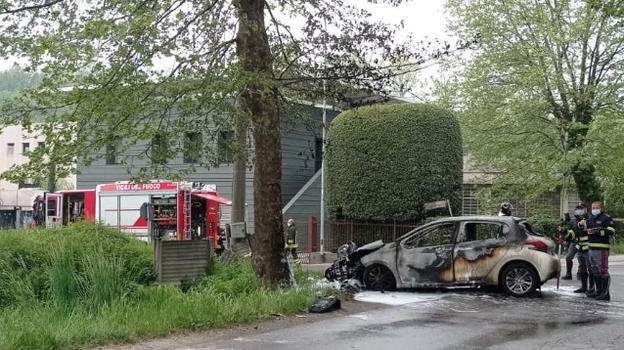 Terribile schianto tra moto e auto: muore un centauro 37enne