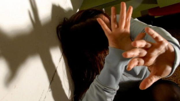 Trapani, ragazza violentata da 4 ragazzi: branco arrestato per stupro