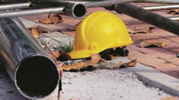 Cede un’impalcatura nel cantiere edile: muore un giovanissimo operaio