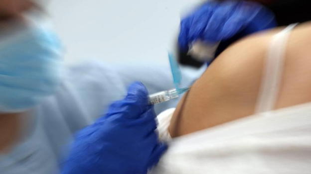 Covid-19, somministrate in Italia 500.000 dosi di vaccino in 24 ore