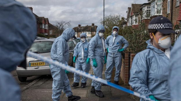 Londra, uomo ucciso durante una rissa su un autobus davanti al figlio