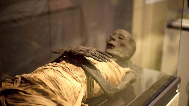 La prima Mummia incinta di duemila anni ritrovata a Tebe