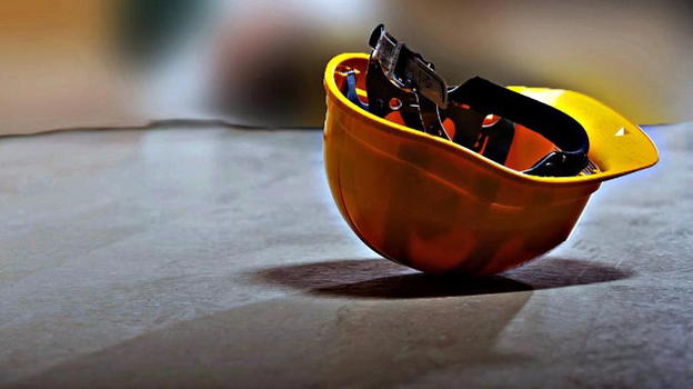 Giovane operaia perde la vita sul lavoro incastrata in un macchinario