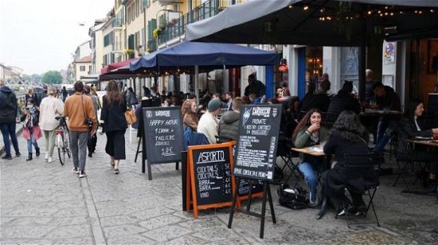 A Milano scatta la rivolta dei locali, un ristoratore: "Non chiuderò neanche se mi multano"