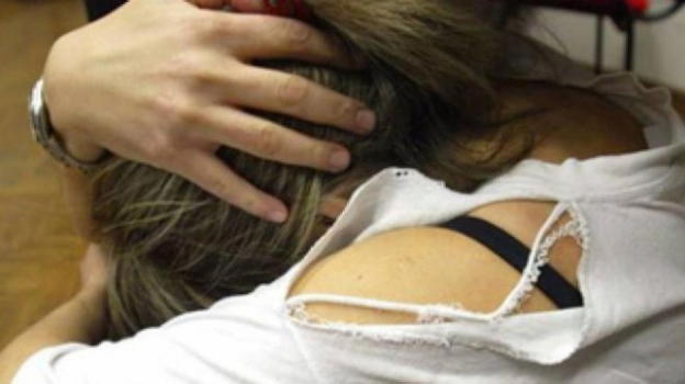 "Ho sequestrato mio figlio per non morire di botte": la storia shock di una madre salentina