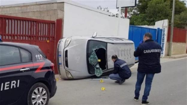 Matrimonio finisce in tragedia: uomo uccide rivale con l’auto e schiaccia il corpo contro il muro