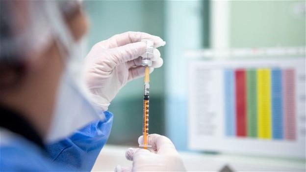 Non inietta la dose di vaccino anti Covid ad un carabiniere: indagata un’infermiera