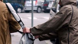 Milano: fa 6 scippi in mezz’ora, arrestato 23enne