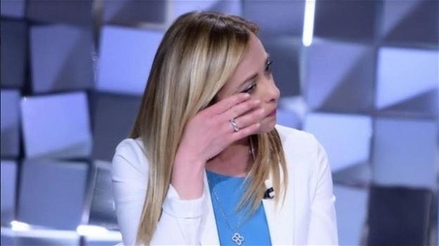 "Verissimo", Giorgia Meloni in lacrime: "Sono stata vittima di bullismo"