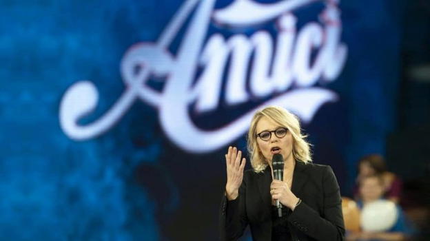 "Amici", ufficializzato il regolamento della finalissima ed è subito polemica