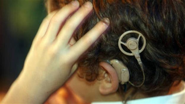 Bari, bimbo di dieci mesi, sordo, torna a sentire grazie all’orecchio bionico