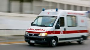 Roma, si chiude nella sua auto per 5 giorni: salvata una 60enne