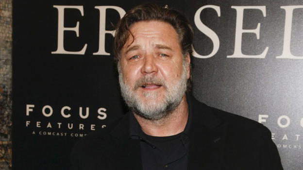 Russell Crowe racconta: "Una volta Sting mi portò ad un bar di scambisti"