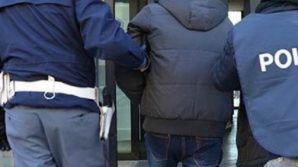 Nonno pusher spaccia con la nipote di 9 anni: