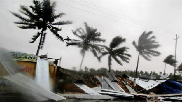 India, ciclone si abbatte sulla costa ovest: 20 morti