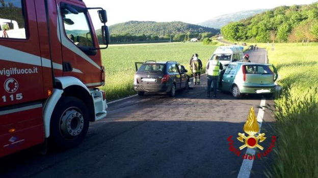Perugia, scontro frontale tra due auto a Corciano: deceduta una bimba