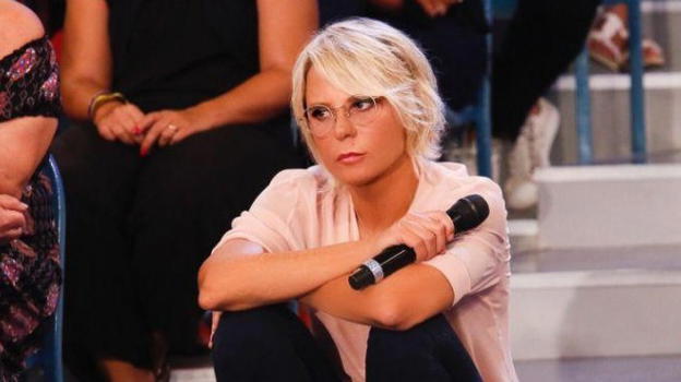 U&D, caos in studio: scene tagliate, Riccardo accusa Roberta, la De Filippi rimprovera Ida