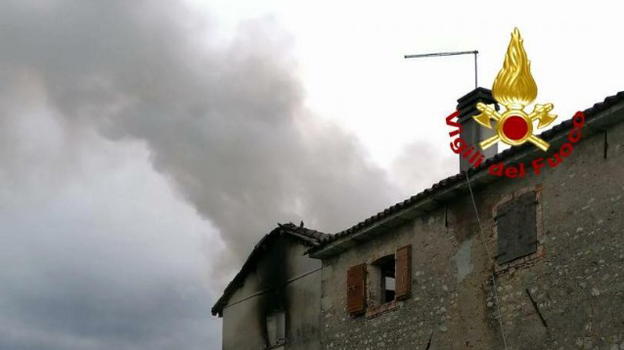 Treviso, fulmine colpisce un’abitazione: muore un uomo