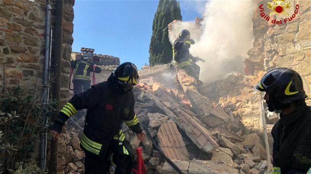 Firenze, esplode un casa: un morto trovato sotto le macerie