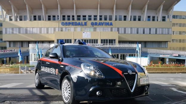Catania, violavano le salme in camera mortuaria per accaparrarsi il servizio di onoranze funebri: 9 arresti