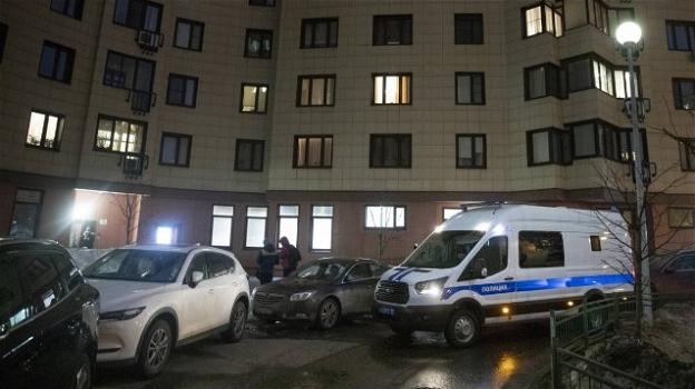 Russia, uccide bambino e lo lancia dal quinto piano: "Mi ero stancato di sentirlo piangere"