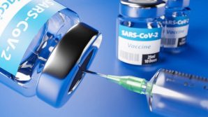 I vaccini Pfizer e AstraZeneca sono altamente efficaci contro la variante indiana
