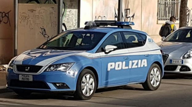 Lecce, non risponde alle chiamate e lo trovano senza vita in casa: indagini in corso