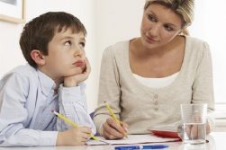 Fare la mamma: un lavoro a tempo pieno. A quanto ammonterebbe il suo stipendio?