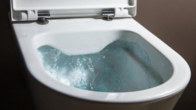 Biella: rimane incastrato con il braccio nel water: intervengono i Vigili del Fuoco