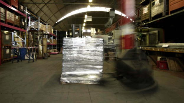 Leffe, incidente mortale sul lavoro: autotrasportatore schiacciato da un carico di 5 quintali