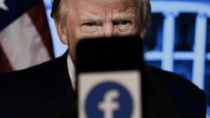 Facebook sospende Trump per due anni.